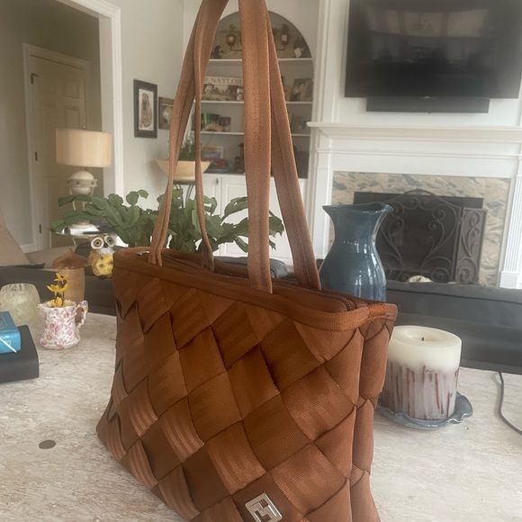 Maggie bags recycled nylon seat belt webbing purse - Picture 3 of 9